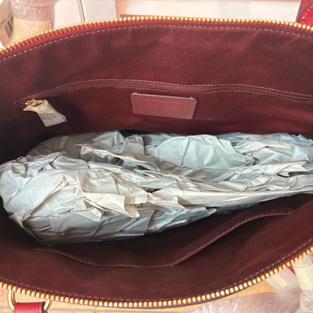 Authentic Coach Gallery Tote Red Apple Leather – NWT Style 79608 - Picture 4 of 8
